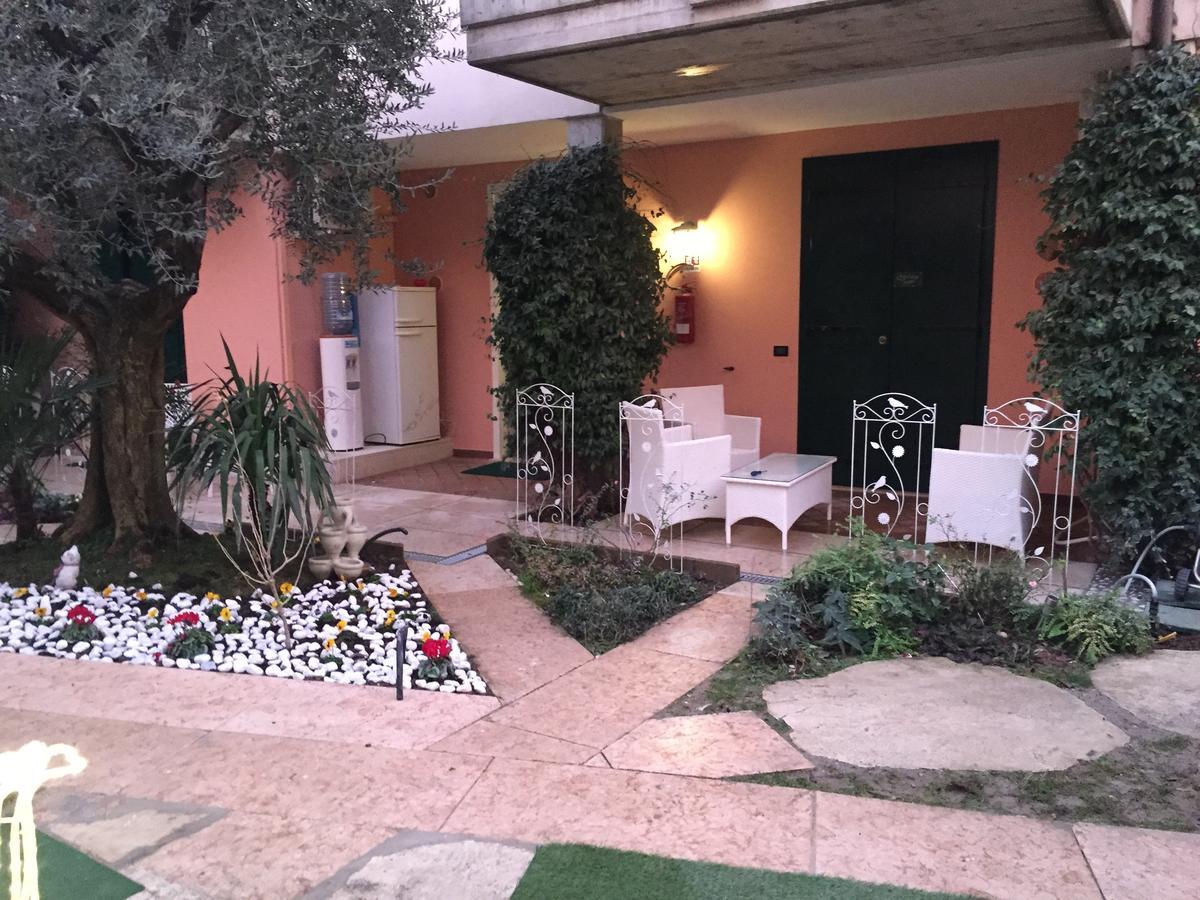 B&B Garda 4U Desenzano del Garda Eksteriør billede